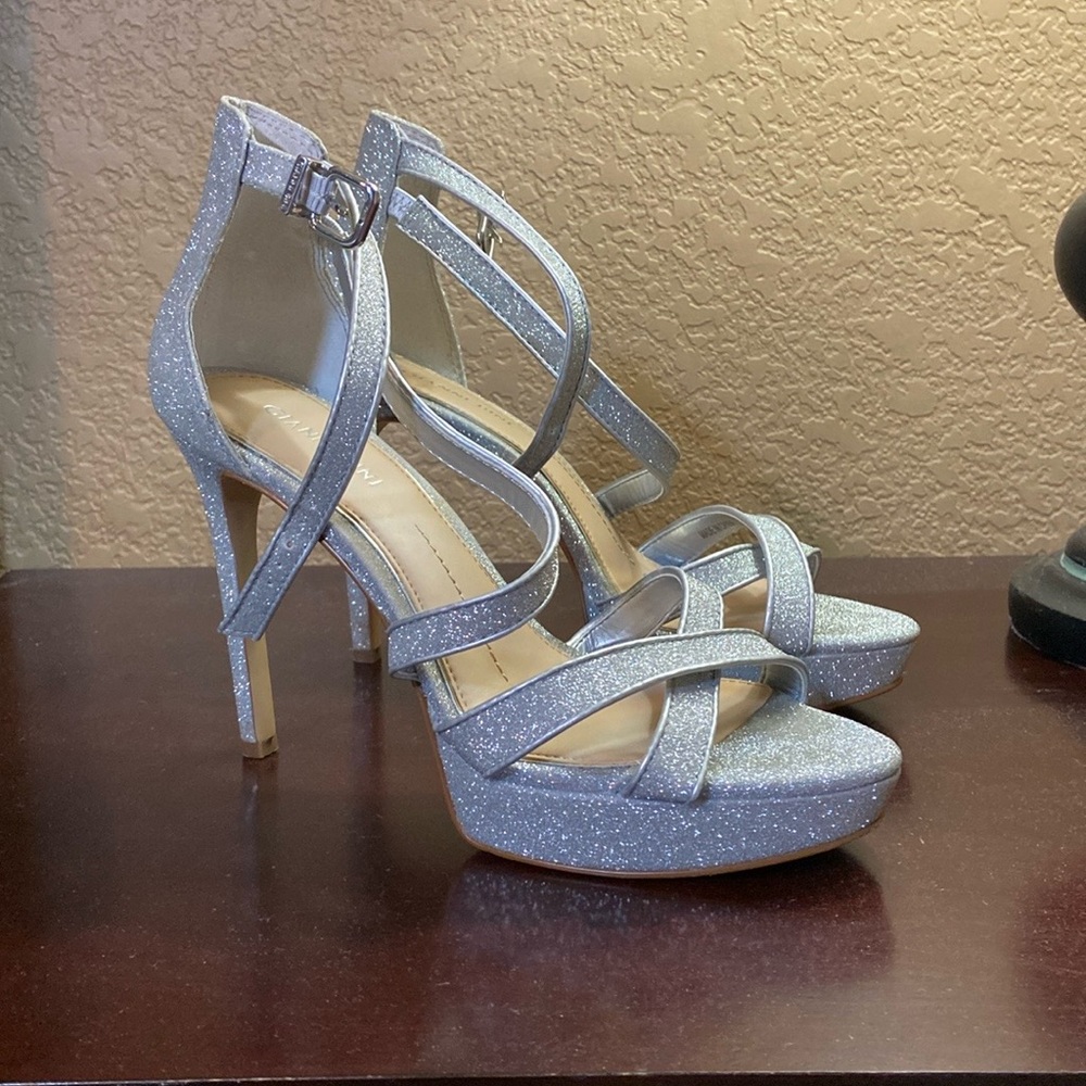 Women’s 4” Platform by Giani Bini.  EUC!